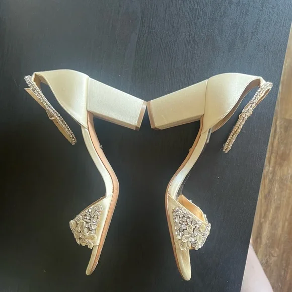Badgley Mischka Finesse Ivory Heel - Picture 4 of 11